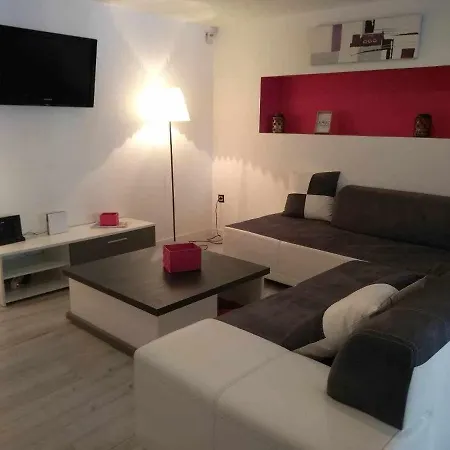 아파트 Agreable Duplex Au Centre De 브리우드