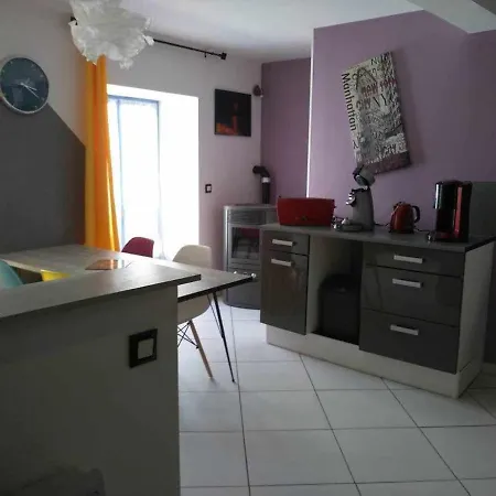 아파트 Agreable Duplex Au Centre De *