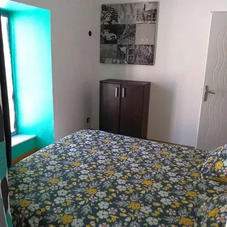 아파트 Agreable Duplex Au Centre De *