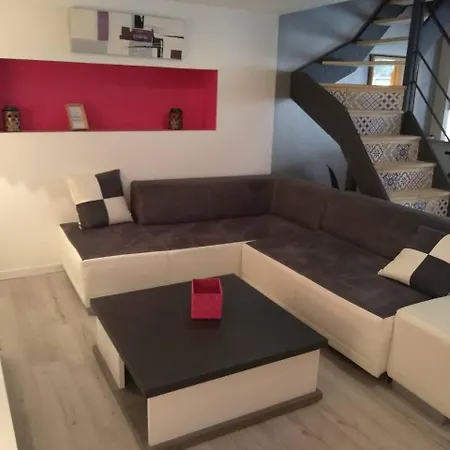 Agreable Duplex Au Centre De 아파트 브리우드
