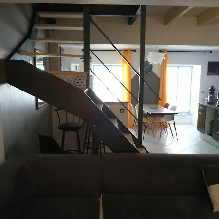 Agreable Duplex Au Centre De * 브리우드